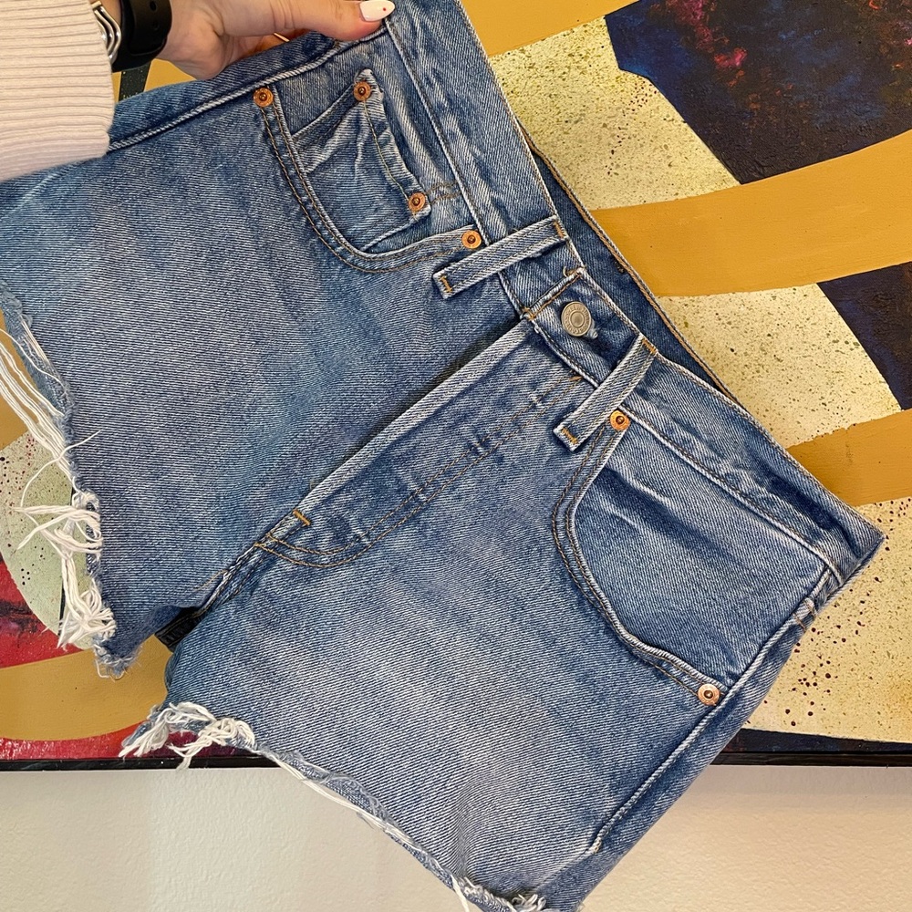 levi’s high waist 501 denim shorts size 26